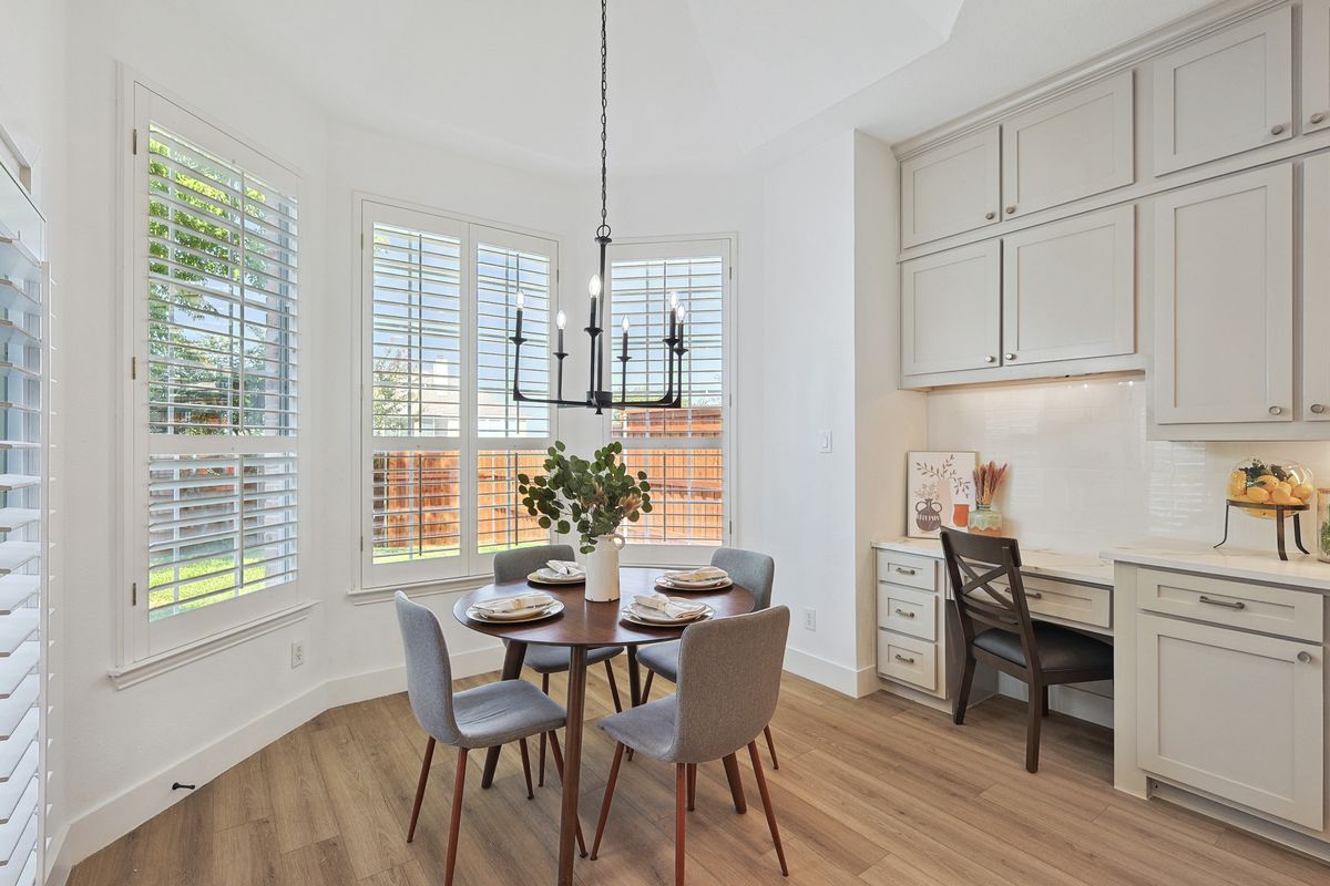 Breakfast nook and built-in desk