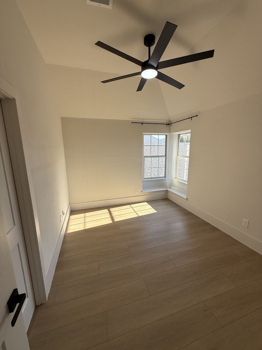 Bedroom with vaulted ceiling and fan