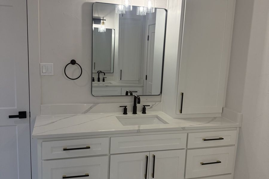 Double vanity in marble primary bath